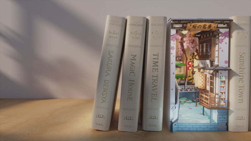 Book Nook: Sakura Densya