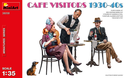 Cafe Visitors 1930-40s 1/35