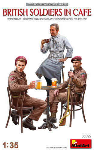British Soldiers in Cafe 1/35